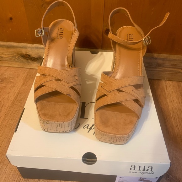 Vintage Style Block Heel - Picture 2 of 11